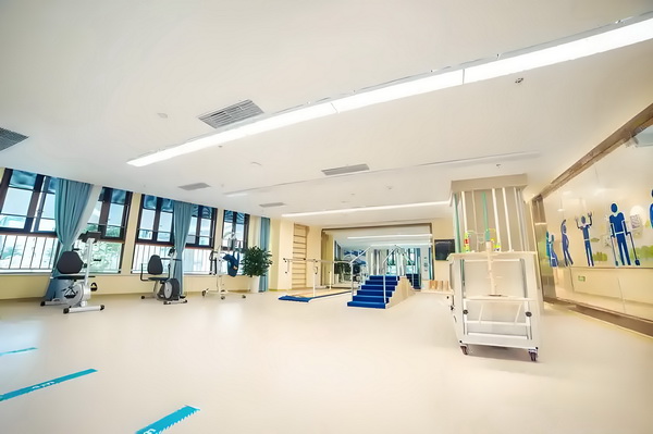 可以！杜兰特美女主持人婚礼，带球突破绯闻，再凭实力单身！