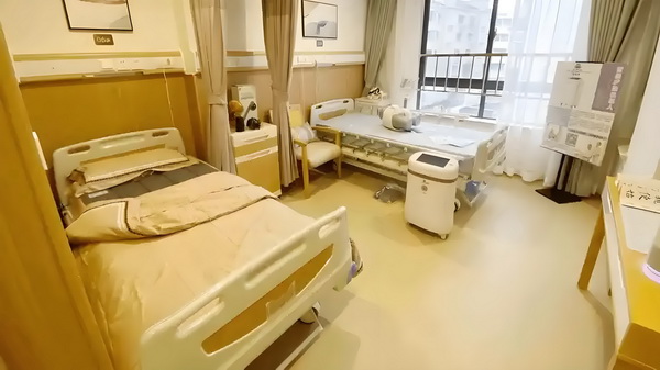 不会唱歌却开演唱会，58岁的郑伊健消费情怀？